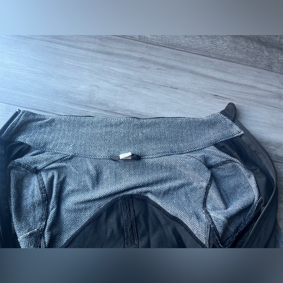 Ivivva girls size 14 track zip up jacket - Picture 3 of 8